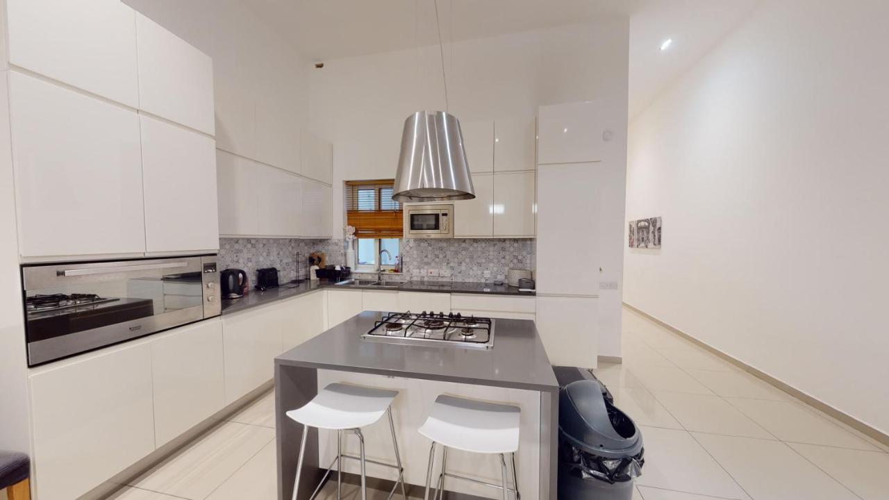 Spacious 3 Bedroom Maisonette Сліма Екстер'єр фото